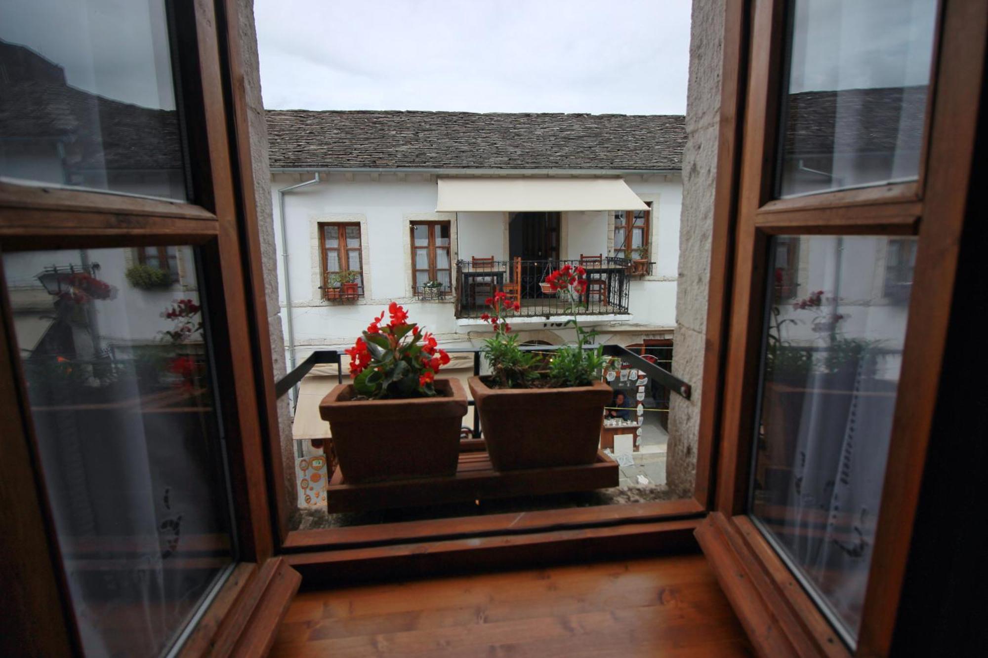 Hotel Grey Stone Gjirokastër Exterior foto